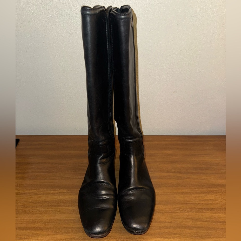 Tory Burch | Black Leather Boots with Monogram Lining - Picture 4 of 9